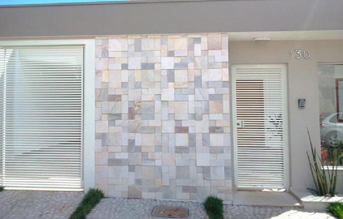 mosaico pedra branca  Fachada de casa clássica, Pedras para parede  externa, Exterior de casa moderna